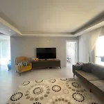 Villa Tadinda,Bahceli Ve Sueper Konumda Tasarim Daire