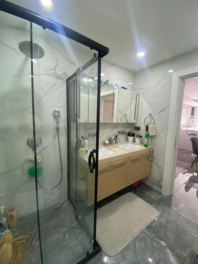 Appartement Tadinda,bahceli Ve Sueper Konumda Tasarim Daire Istanboel